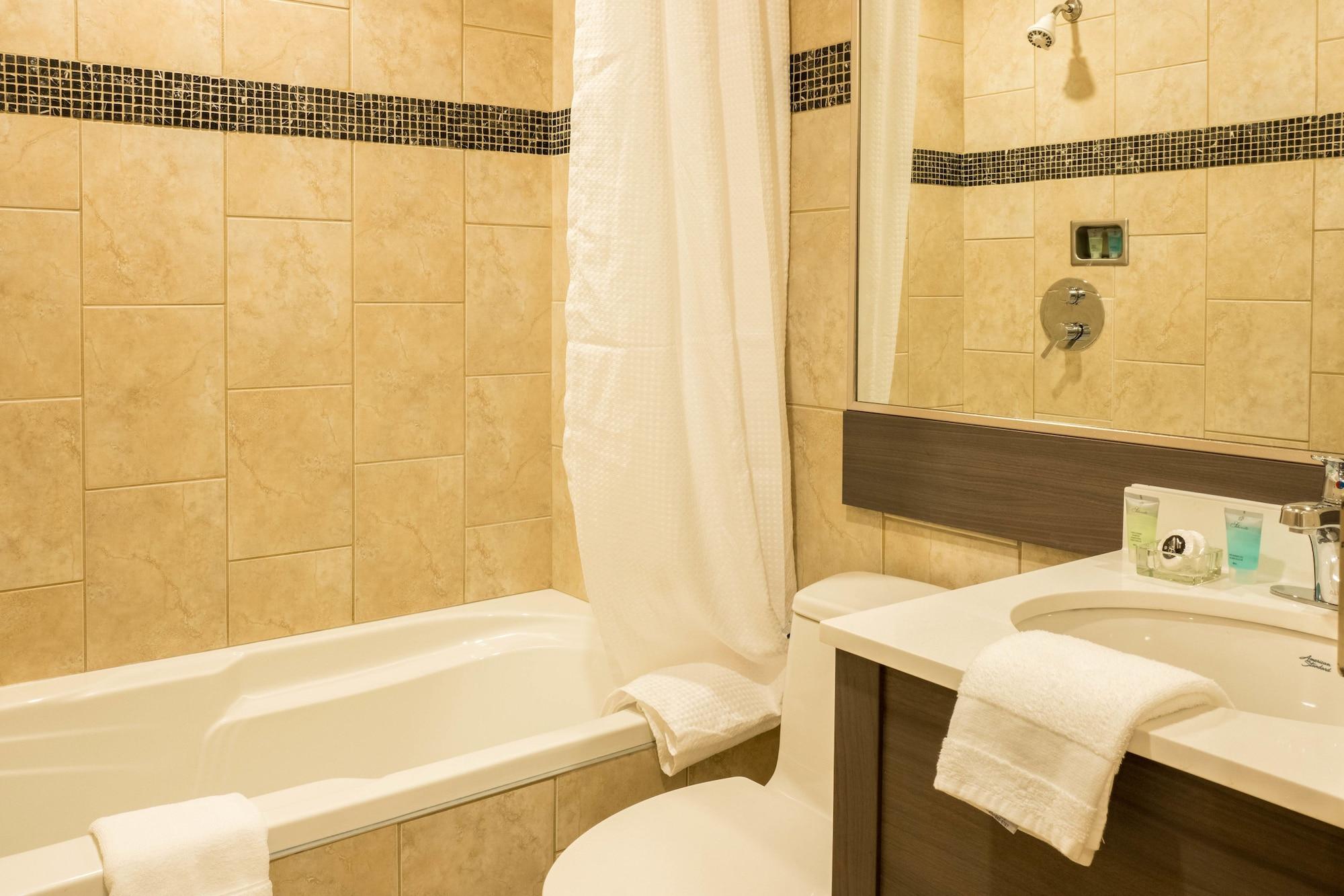 Le Chabrol Hotel & Suites Монреаль Экстерьер фото