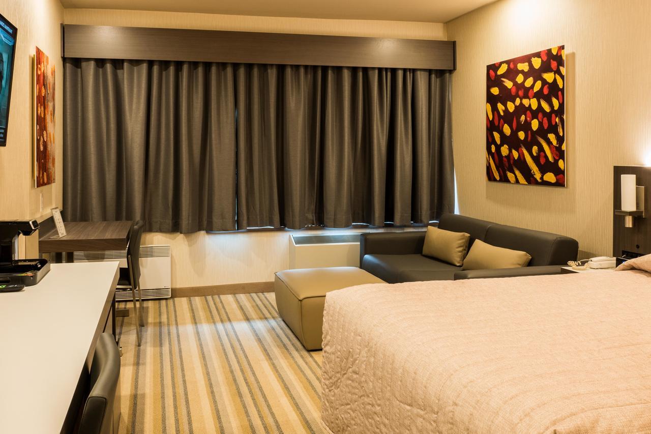 Le Chabrol Hotel & Suites Монреаль Экстерьер фото